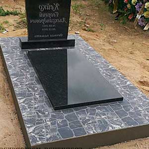 Памятники в Отрадном